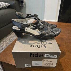 DJI Women's Black Heeled Sandals